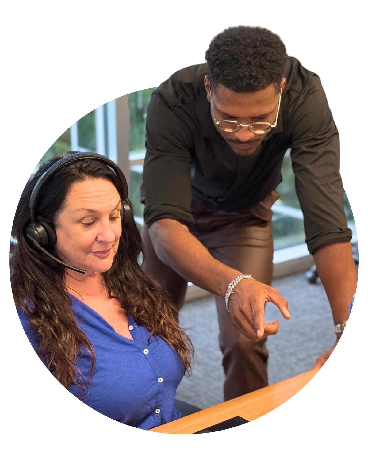 An agency coach guiding an agent during a live call